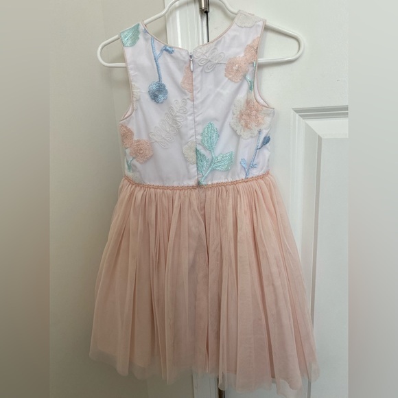 Size 4 very classic dress. Almost new - Picture 2 of 3